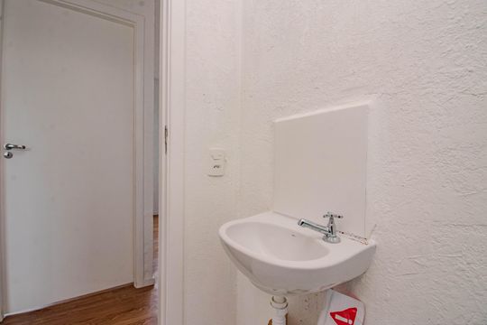 Banheiro de apartamento para alugar com 2 quartos, 42m² em Morro Santana, Porto Alegre