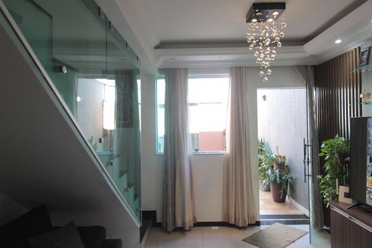 Sala de casa para alugar com 2 quartos, 120m² em Jardim Leblon, Belo Horizonte