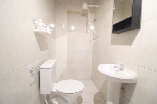 Banheiro de casa para alugar com 2 quartos, 45m² em Grajaú, São Paulo