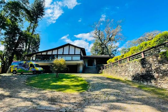 Casa de Condomínio para alugar com 5 quartos, 5000m² em Vila Santo Antonio de Carapicuiba, Cotia