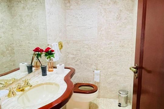 Banheiro de casa de condomínio para alugar com 5 quartos, 5000m² em Vila Santo Antonio de Carapicuiba, Cotia