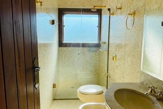 Banheiro de casa de condomínio para alugar com 5 quartos, 5000m² em Vila Santo Antonio de Carapicuiba, Cotia