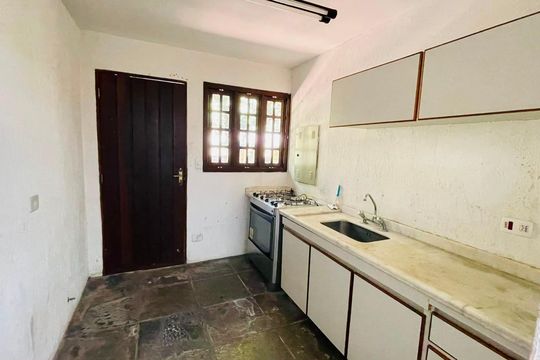 Cozinha do espaço de festas de casa de condomínio para alugar com 5 quartos, 5000m² em Vila Santo Antonio de Carapicuiba, Cotia
