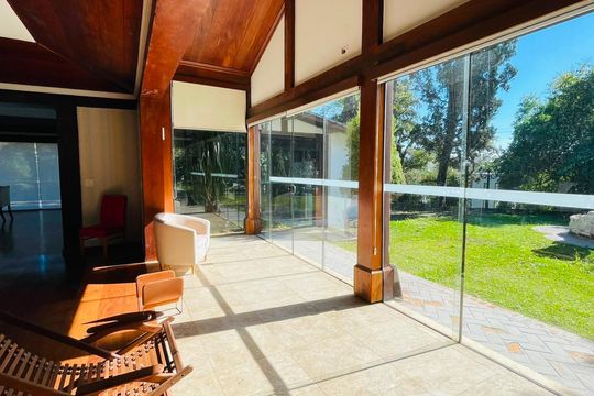 Varanda da Sala de casa de condomínio para alugar com 5 quartos, 5000m² em Vila Santo Antonio de Carapicuiba, Cotia
