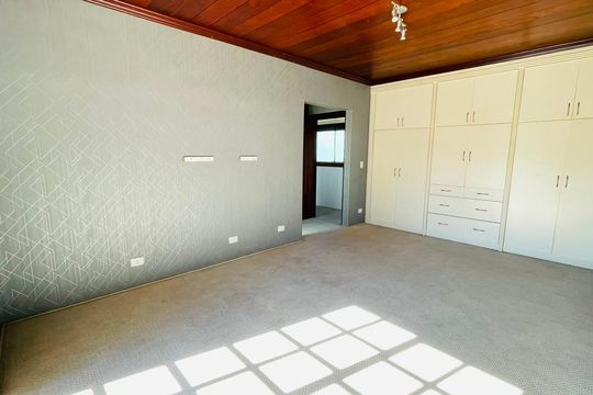 Quarto de casa de condomínio para alugar com 5 quartos, 5000m² em Vila Santo Antonio de Carapicuiba, Cotia