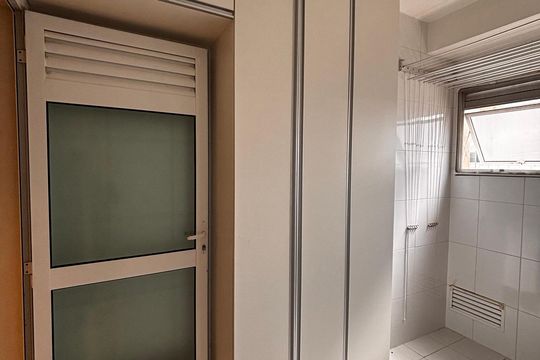 Lavanderia de apartamento para alugar com 2 quartos, 79m² em Empresarial 18 do Forte, Barueri