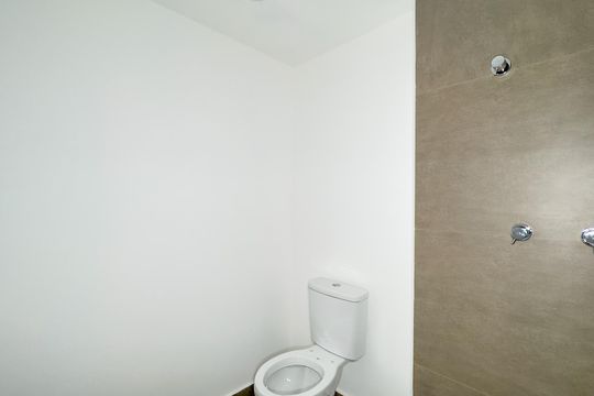 Banheiro de kitnet/studio à venda com 1 quarto, 24m² em Brooklin, São Paulo