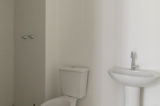 Banheiro de apartamento à venda com 2 quartos, 42m² em Cidade Antônio Estêvão de Carvalho, São Paulo