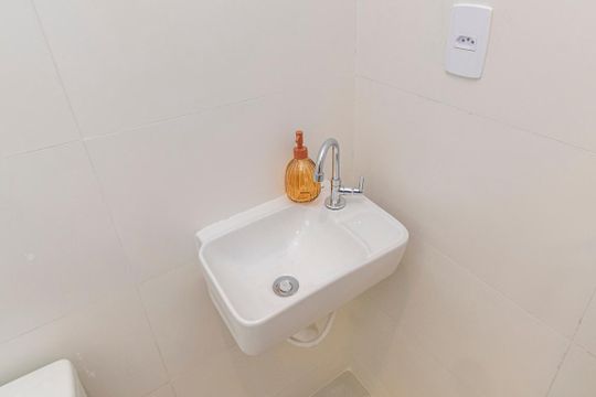 Banheiro de casa para alugar com 1 quarto, 22m² em Penha, Rio de Janeiro
