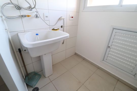 Cozinha e Área de Serviço de apartamento para alugar com 3 quartos, 108m² em Jardim Karaíba, Uberlândia