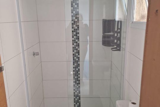 Banheiro de apartamento à venda com 2 quartos, 85m² em Vila Luzita, Santo André