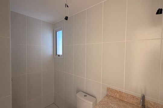 Banheiro Social de apartamento à venda com 3 quartos, 76m² em Setor Coimbra, Goiânia