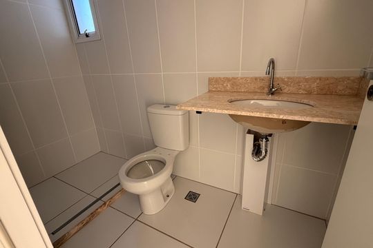 Banheiro Social de apartamento à venda com 3 quartos, 76m² em Setor Coimbra, Goiânia