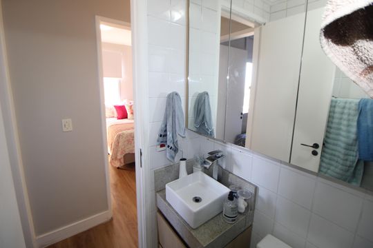 Banheiro de apartamento à venda com 2 quartos, 47m² em Vila Amélia, São Paulo