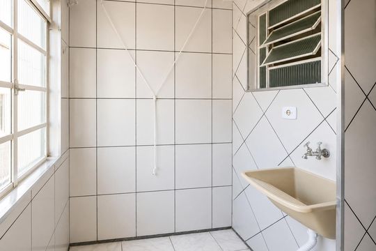 Área de serviço de apartamento para alugar com 2 quartos, 49m² em Chácara Roselândia, Cotia