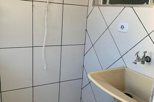 Área de serviço de apartamento para alugar com 2 quartos, 49m² em Chácara Roselândia, Cotia