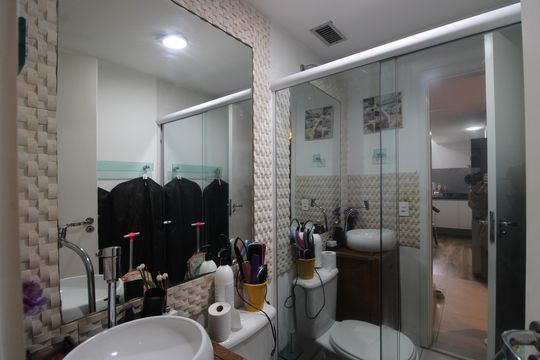 Banheiro social de apartamento à venda com 2 quartos, 79m² em Taquara, Rio de Janeiro