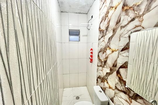 Banheiro de casa para alugar com 1 quarto, 40m² em Vila Roque, São Paulo