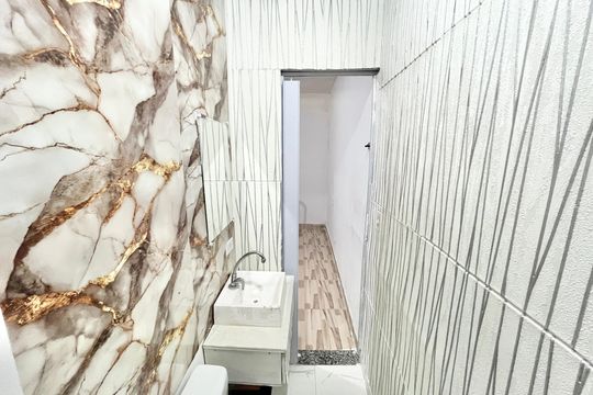 Banheiro de casa para alugar com 1 quarto, 40m² em Vila Roque, São Paulo