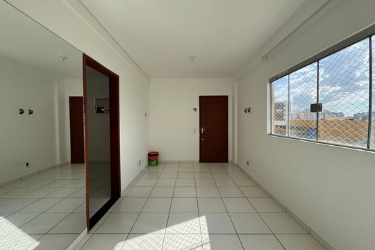 Sala de apartamento à venda com 2 quartos, 63m² em Cjto 5 Lote 1 E 2, Brasília