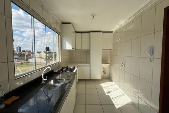 Cozinha de apartamento à venda com 2 quartos, 63m² em Cjto 5 Lote 1 E 2, Brasília