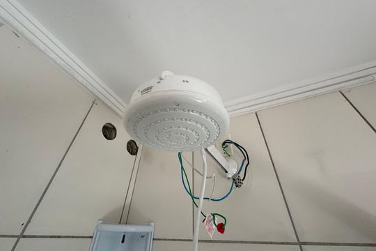 Banheiro de apartamento à venda com 2 quartos, 63m² em Cjto 5 Lote 1 E 2, Brasília