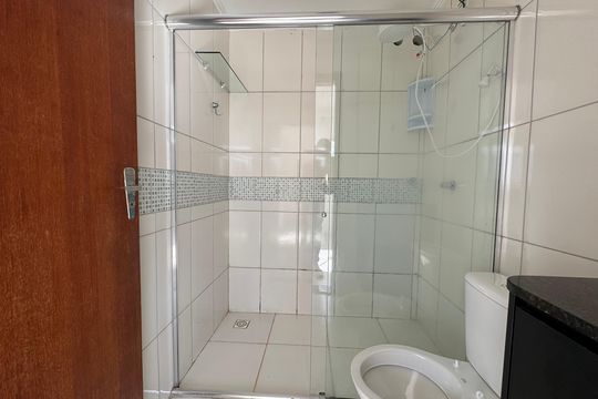 Banheiro de apartamento à venda com 2 quartos, 63m² em Cjto 5 Lote 1 E 2, Brasília
