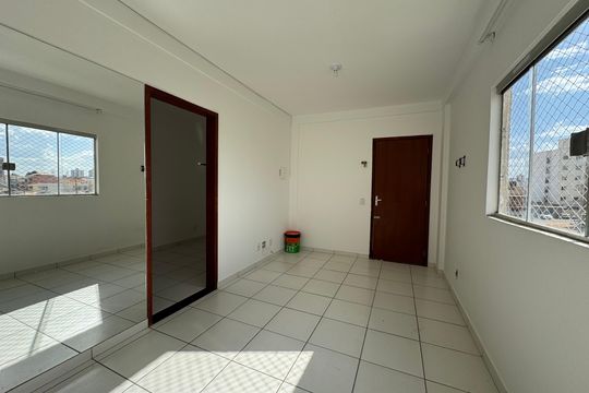 Sala de apartamento à venda com 2 quartos, 63m² em Cjto 5 Lote 1 E 2, Brasília