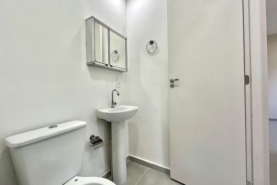 Banheiro de apartamento para alugar com 2 quartos, 37m² em Vila Paulista, São Paulo