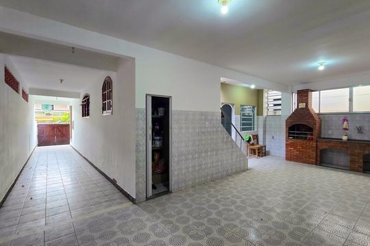 Garagem de casa à venda com 3 quartos, 430m² em Piedade, Rio de Janeiro