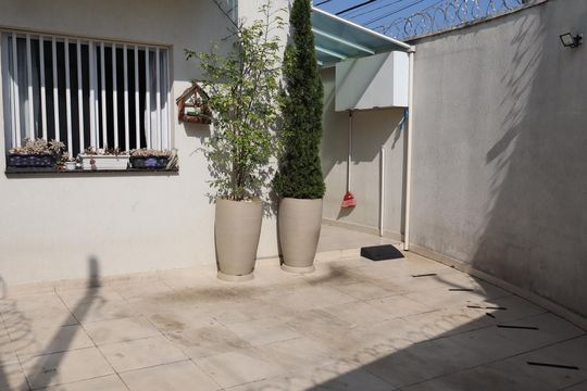 Garagem de casa à venda com 2 quartos, 93m² em Vila Celeste, São Paulo