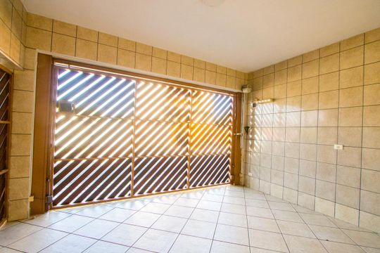 Garagem de casa à venda com 2 quartos, 112m² em Vila Bela Vista, Santo André