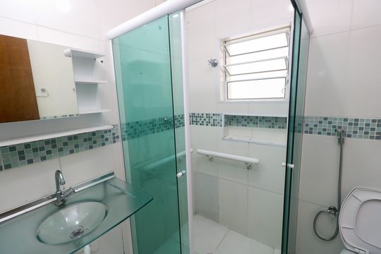 Banheiro de casa à venda com 4 quartos, 250m² em Vila Palmares, Santo André
