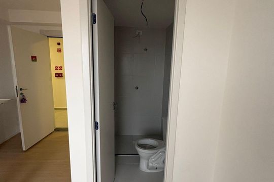 Banheiro de kitnet/studio para alugar com 1 quarto, 19m² em Vila Dom Pedro I, São Paulo