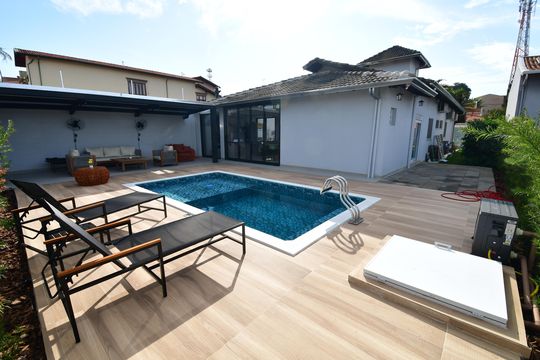 Piscina de casa à venda com 3 quartos, 490m² em Parque das Universidades, Campinas