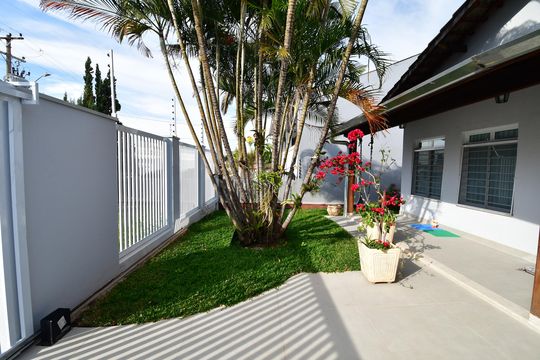 Jardim de casa à venda com 3 quartos, 490m² em Parque das Universidades, Campinas