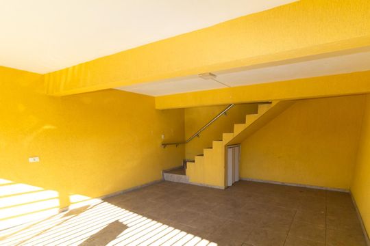 Garagem de casa para alugar com 3 quartos, 190m² em Parque Sao Rafael, São Paulo