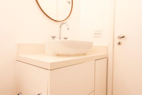 Lavabo de apartamento para alugar com 2 quartos, 70m² em Empresarial 18 do Forte, Barueri