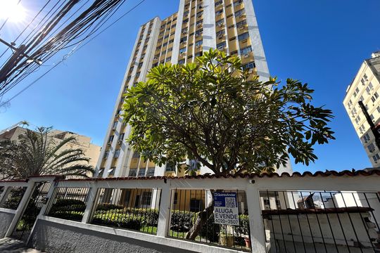 Fachada + placa de apartamento à venda com 2 quartos, 48m² em Cachambi, Rio de Janeiro