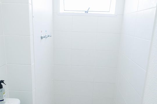 Banheiro de apartamento para alugar com 2 quartos, 55m² em Campo Grande, Rio de Janeiro