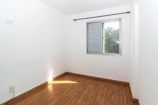 Quarto 1 de apartamento para alugar com 2 quartos, 50m² em Jardim Campo Grande, São Paulo