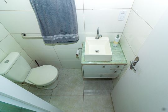 Banheiro de apartamento para alugar com 2 quartos, 50m² em Jardim Campo Grande, São Paulo
