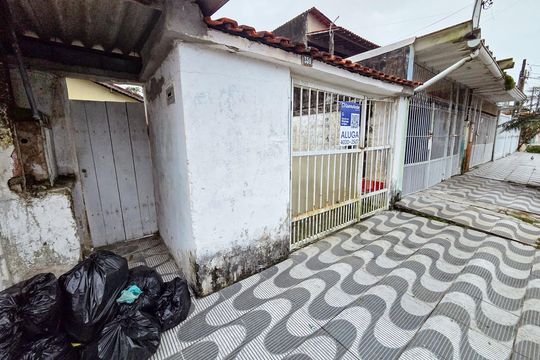 Fachada de casa para alugar com 2 quartos, 130m² em Maracanã, Praia Grande