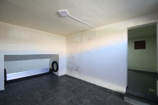 Garagem de casa à venda com 2 quartos, 99m² em Vila Sonia, São Paulo