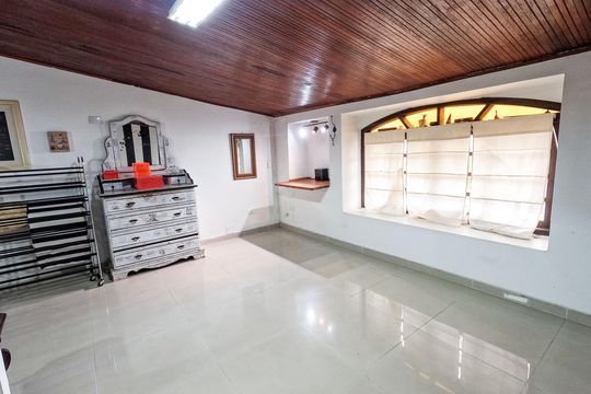 Casa à venda com 4 quartos, 380m² em Vila Mangalot, São Paulo