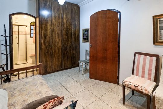 Casa à venda com 4 quartos, 380m² em Vila Mangalot, São Paulo