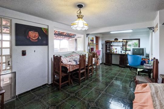 Casa à venda com 4 quartos, 380m² em Vila Mangalot, São Paulo