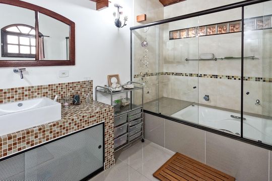 Casa à venda com 4 quartos, 380m² em Vila Mangalot, São Paulo
