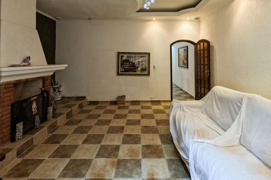 Casa à venda com 4 quartos, 380m² em Vila Mangalot, São Paulo