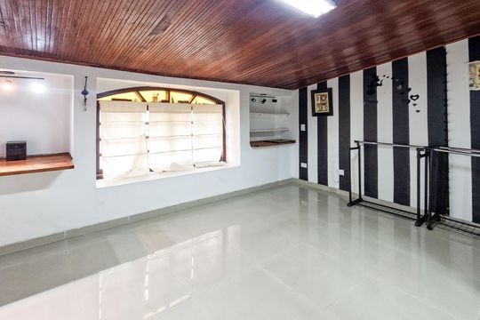 Casa à venda com 4 quartos, 380m² em Vila Mangalot, São Paulo